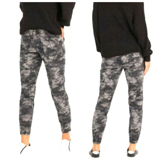 SPANX Pants - SPANX Camo Stretch twill cargo jogger size small